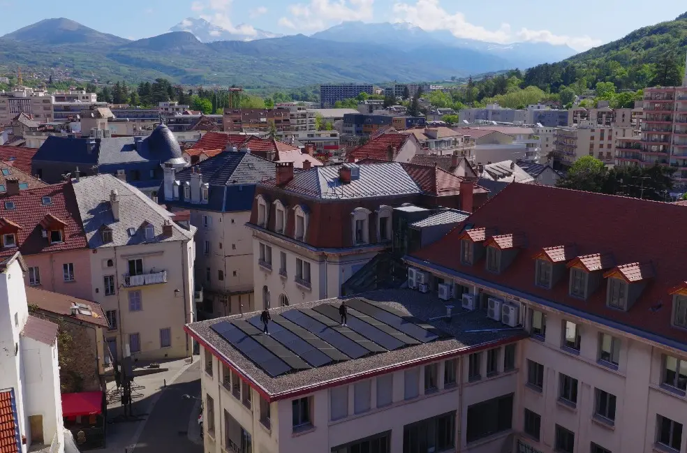 Installation photovoltaïque pour entreprise : installation photovoltaïque réalisée pour la CCI des Hautes-Alpes à Gap