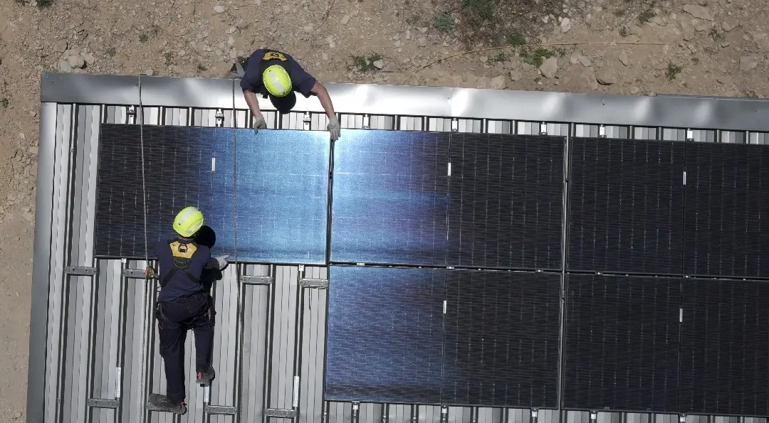 Pose de panneaux photovoltaïques pour entreprises